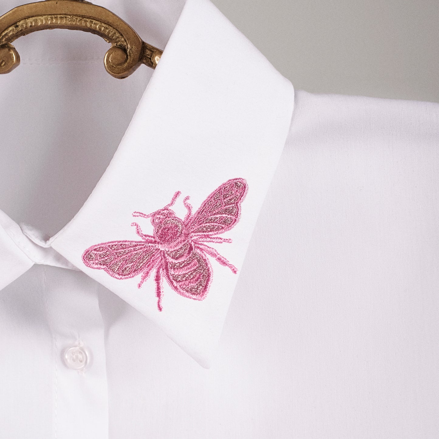 Queen Bee Embroidered Detachable Collar