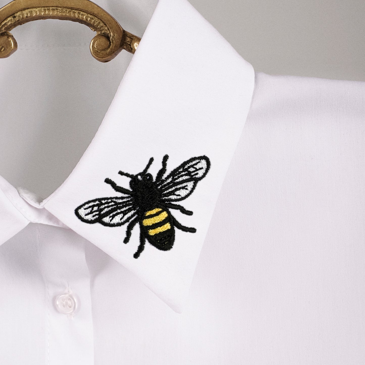 Bumble Bee Embroidered Detachable Collar